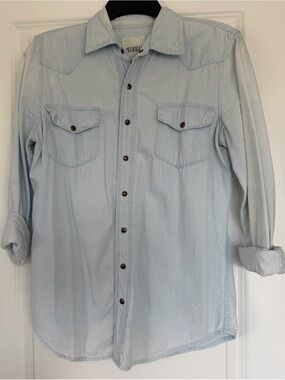 Melville Light Blue Denim-Style Casual Button-Down Shirt (size medium)